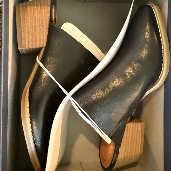 Universal Thread Black Mules (NWT) - Picture 2 of 5